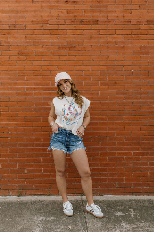 Horseshoe muscle tee